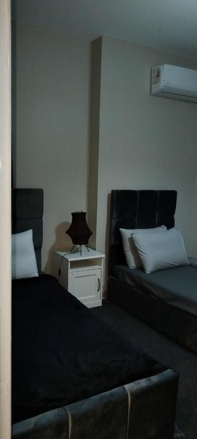 Fakhr Apartment *